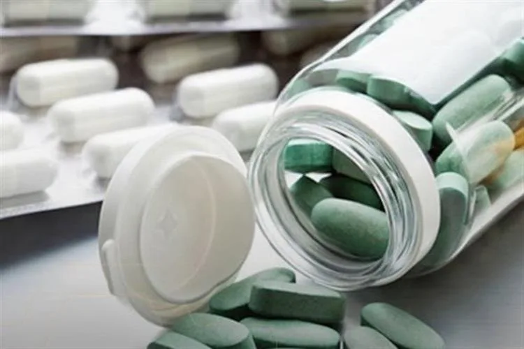 Adolescente vai parar na UTI após mistura de álcool e medicamentos em escola de Fortaleza