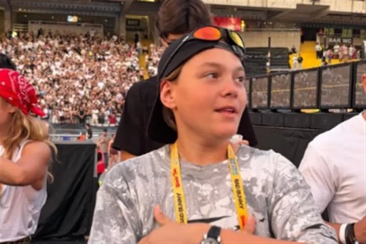 Filho de Neymar Jr. curte show de Bad Bunny ao lado da mãe na Espanha