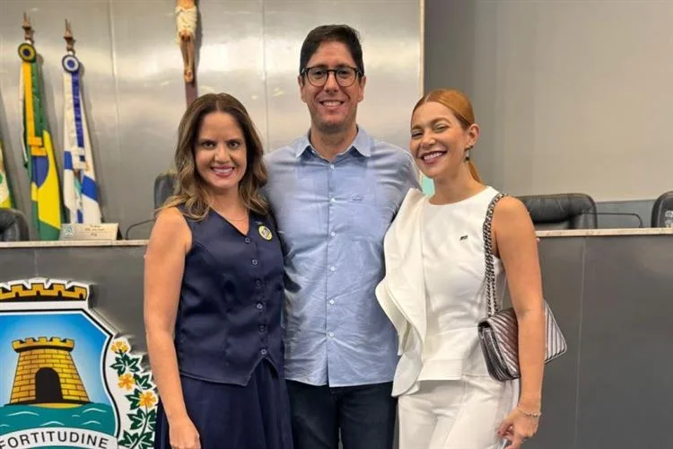 Renan Carvalho prestigia homenagem da CDL Jovem na Câmara Municipal de Fortaleza
