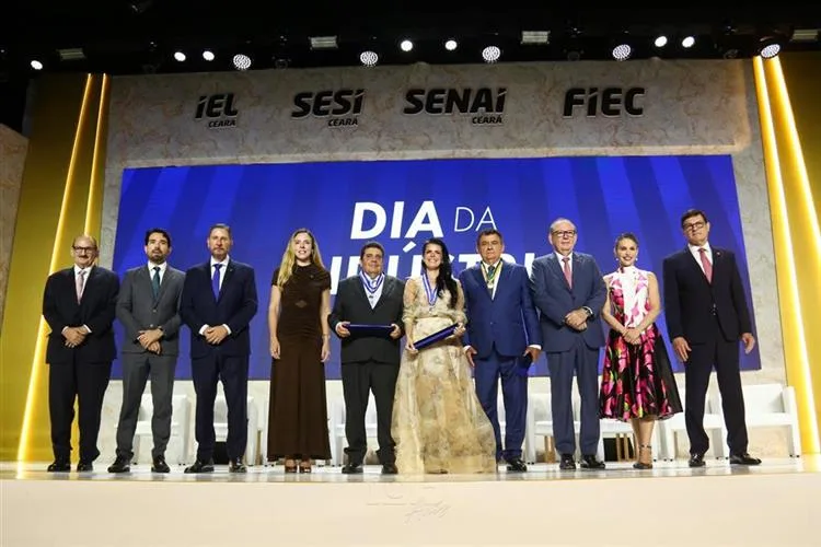 FIEC homenageia autoridades em celebração do Dia da Indústria