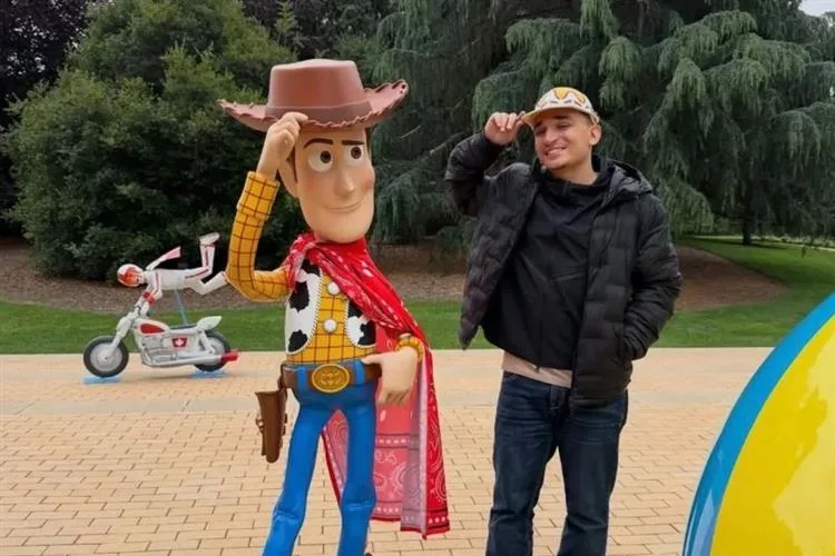 João Gomes celebra participação em “Toy Story 5” com visita emocionante à Pixar