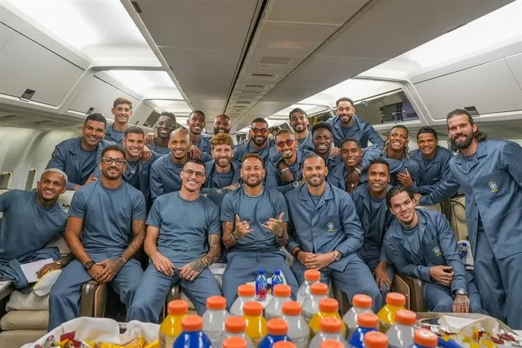 Uniforme da Seleção Brasileira divide opiniões e repercute nacionalmente