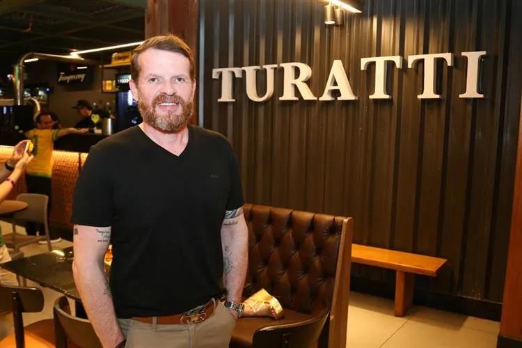 Em noite de novidades, Turatti apresenta rebranding e elogiado menu