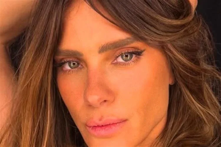 URGENTE: Carolina Dieckmann é internada com grave problema no rim