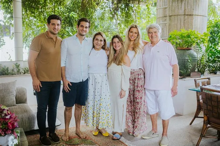 Patrícia Macedo celebra nova idade cercada pelo carinho da família em manhã especial