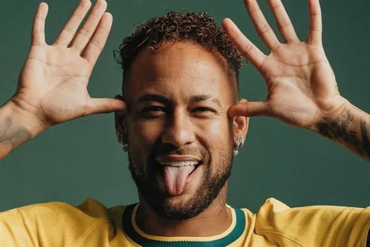 Relógios milionários de Neymar roubam a cena antes da Copa e movimentam as redes