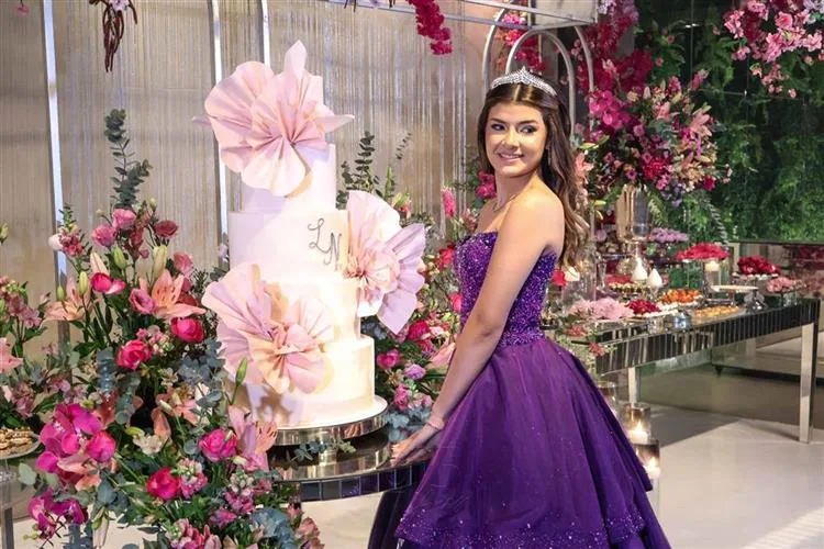 Luana Noemy comemora a chegada aos 15 anos