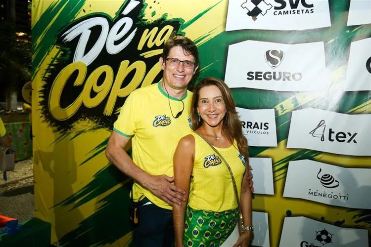 Dé na Copa eletriza torcida brasileira no Badudé