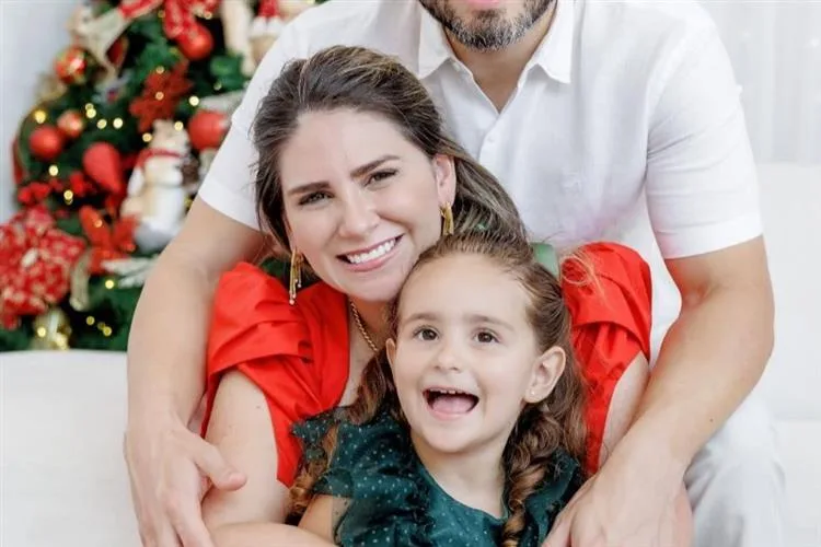 Nathália da Escóssia e Oswaldo Duarte radiantes com o segundo aviso da cegonha