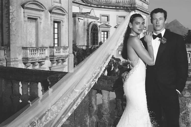 Dua Lipa causa frisson ao compartilhar registros de seu casamento com Callum Tumer