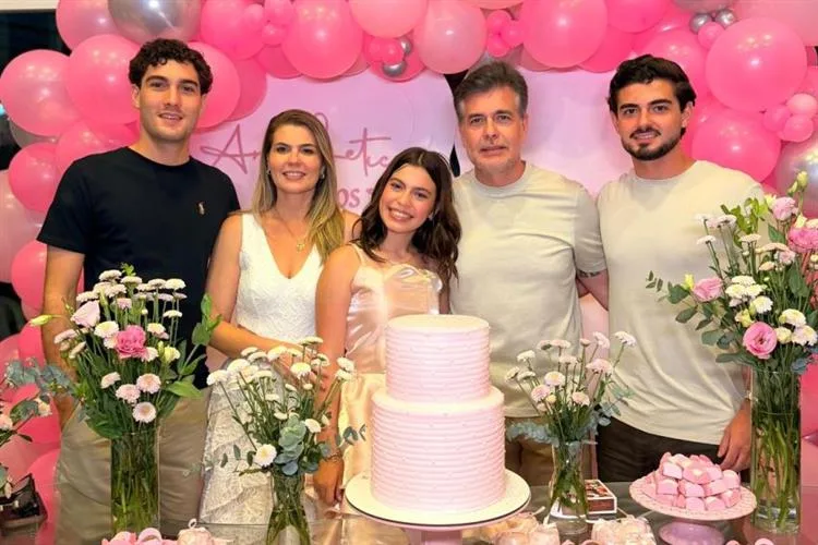 Lili Meira e Alexandre Pereira festejaram os 13 anos da filha Letícia