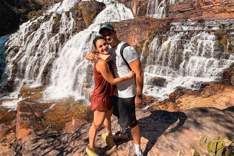 Bruna Magalhães e Ravi Macêdo em trilha de aventuras e amor pela Chapada dos Veadeiros
