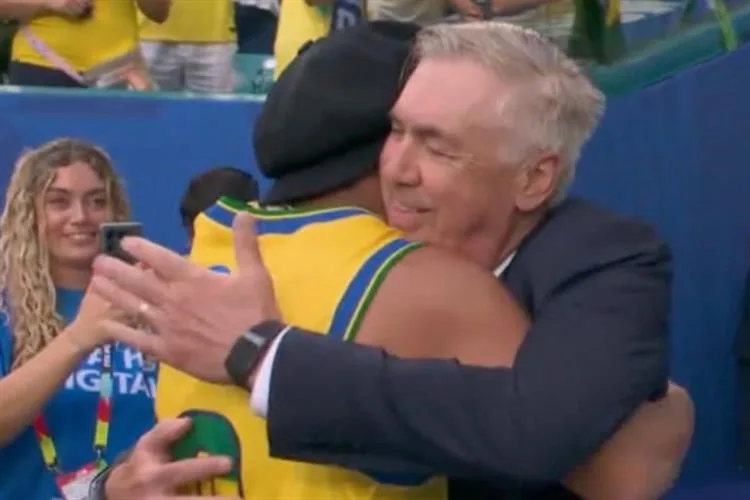 Ronaldinho Gaúcho reencontra Ancelotti e Neymar antes de Brasil x Escócia