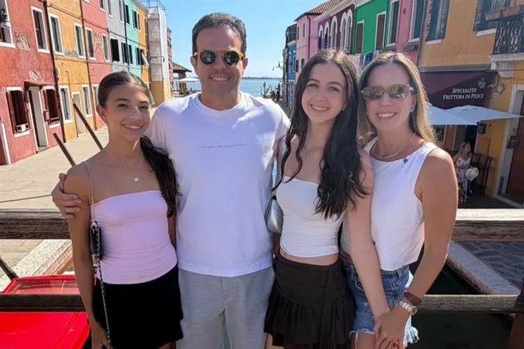 Itália recebe o casal Isabela Rolim e Drauzio Barros Leal com as herdeiras
