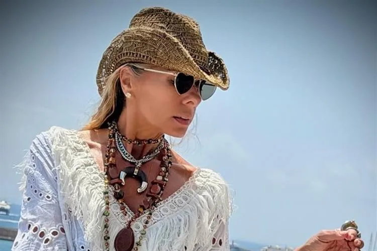 Adriane Galisteu aproveita férias em família e exibe dias de sol em Ibiza
