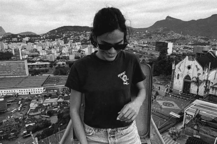 Bruna Marquezine comemora aniversário com ação solidária e declaração de Shawn Mendes