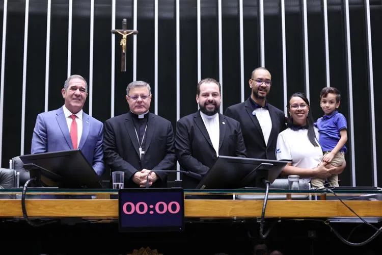 Câmara faz sessão solene em homenagem a documentos da Igreja Católica sobre a família