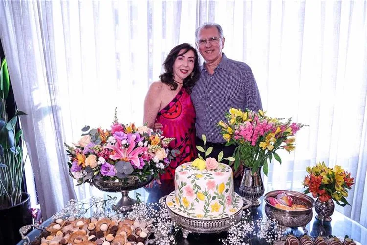 Gina Pompeu brinda mais um ciclo em tarde de elegância no Medit
