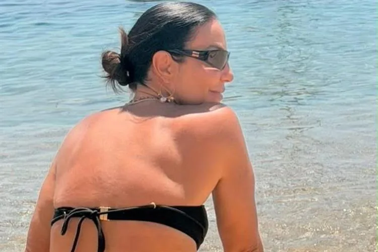 Ivete Sangalo curte férias na Grécia