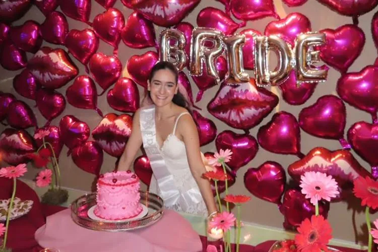 Vanessa de Luca ganha despedida de solteira especial das amigas