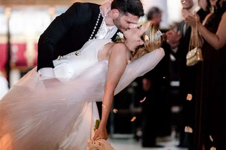 Luiza Vitória Alencar e Vladimir Barros Leal Neto sobem ao altar e dizem “sim” ao amor