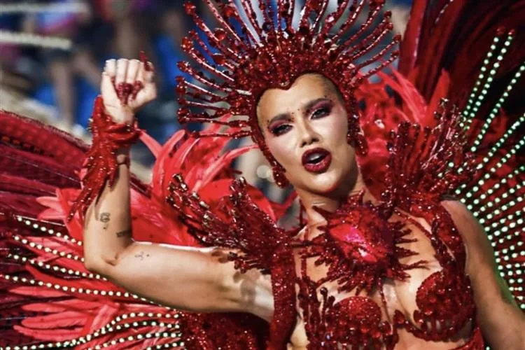 Virginia Fonseca deixa posto de rainha de bateria da Grande Rio