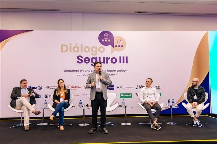 Presidente da Unimed Fortaleza participa de evento sobre a transformação do mercado de seguros