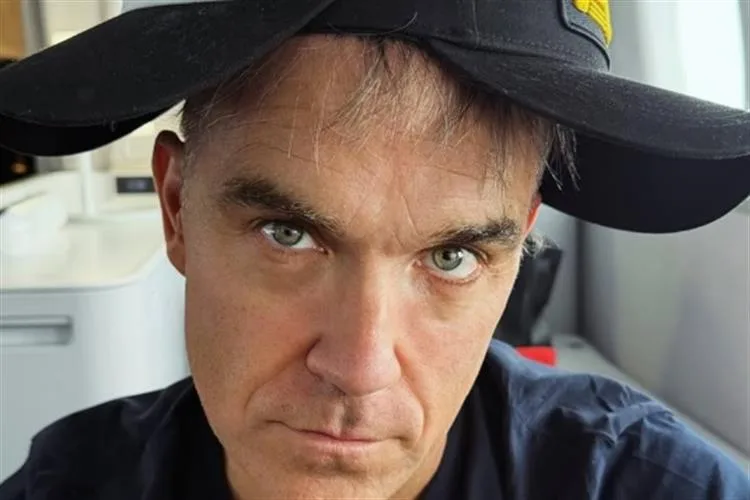 Robbie Williams revela diagnóstico de autismo aos 52 anos