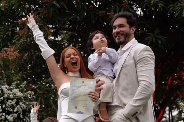 Viih Tube e Eliezer oficializam união em cerimônia intimista