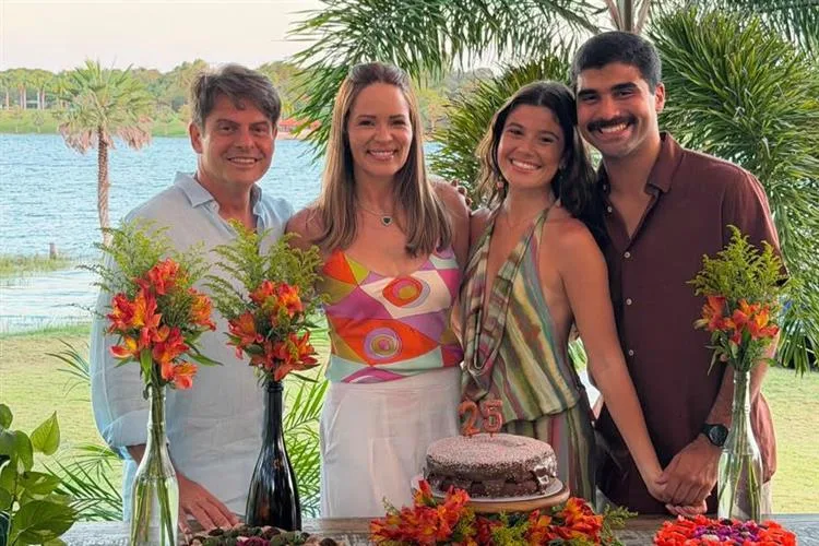 Myrella e Pistalo Tomé recebem amigos de Júlia Benevides em animada festa de aniversário