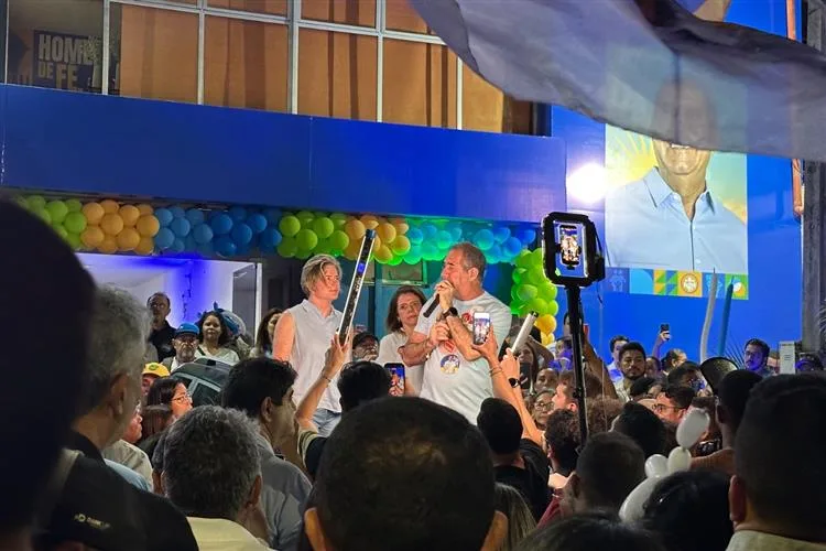 Luiz Gastão inaugura comitê em Fortaleza e reúne lideranças de 13 municípios cearenses