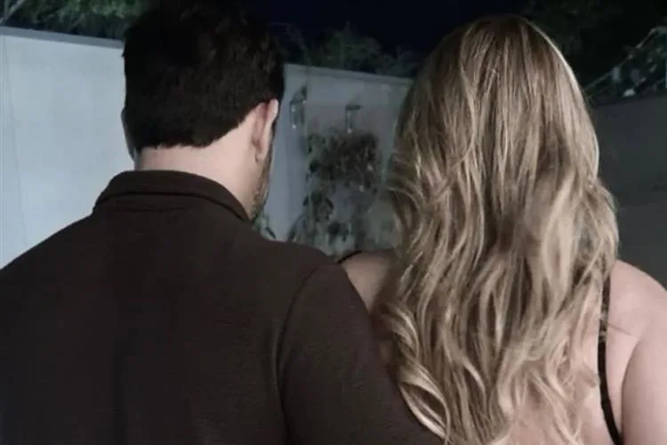 Simony assume novo romance e chama namorado misterioso de “meu cowboy”