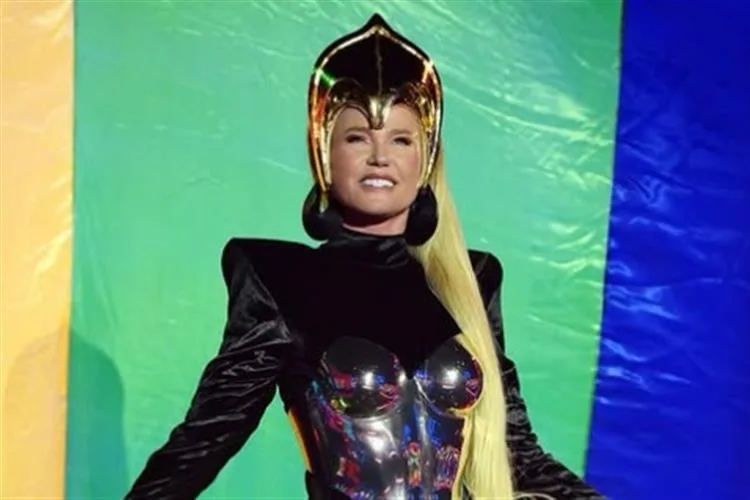 Após ser cobrada, Xuxa rebate carnavalesco: "deselegante"
