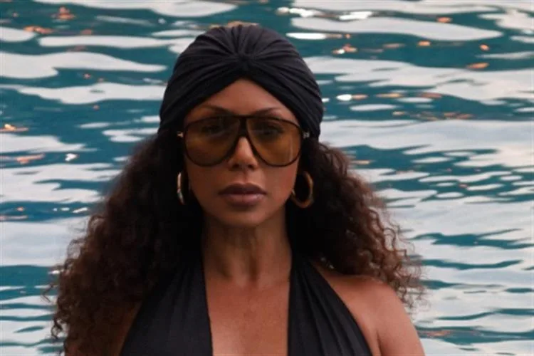 Eterna Globeleza, Valéria Valenssa impressiona com boa forma aos 54 anos