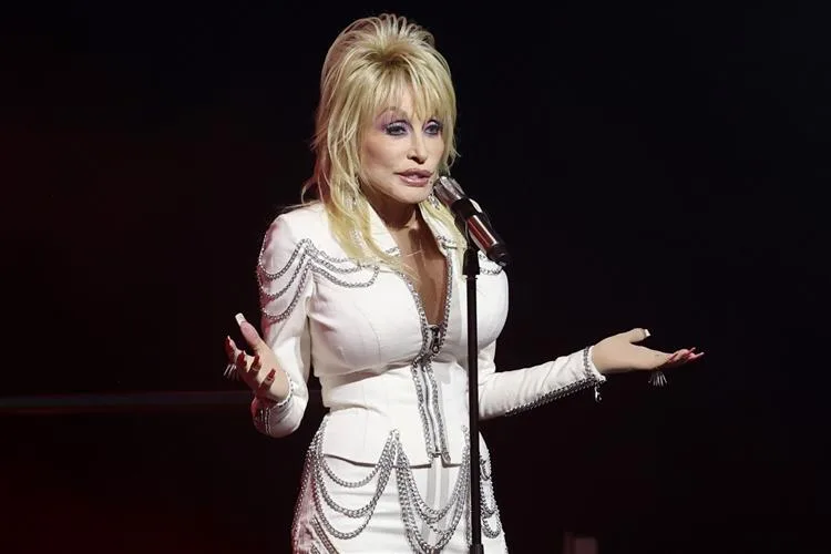 URGENTE: Morre cantora Dolly Parton aos 80 anos
