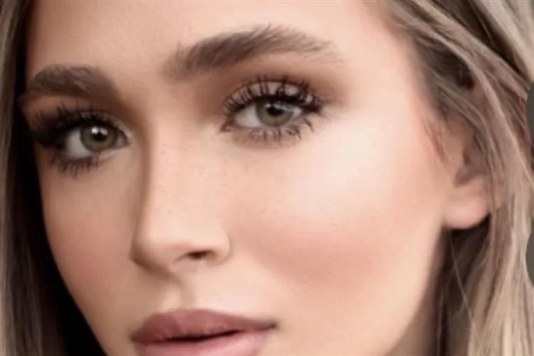 Gabriela Duarte encanta a web com beleza da filha Manuela