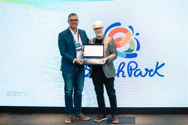 Murilo Pascoal recebe prêmio por iniciativas do Beach Park