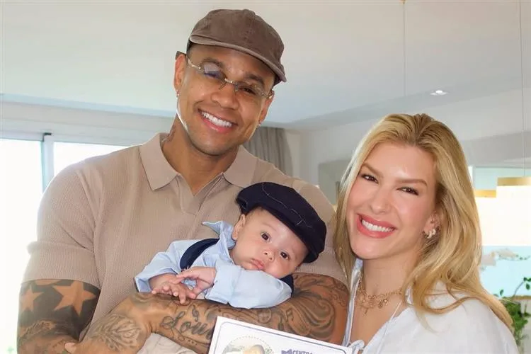 Lore Improta e Léo Santana festejam os três meses do filho Levi