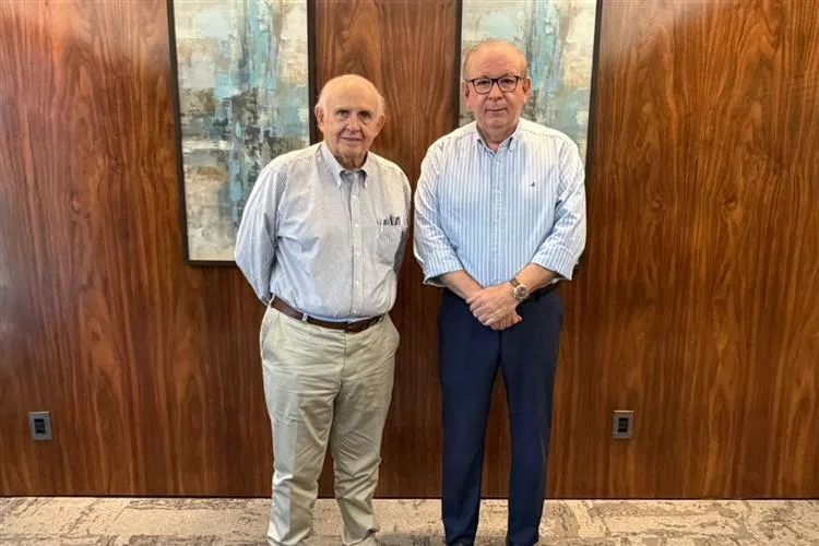 Ricardo Cavalcante recebe Pedro Grendene Bartelle na FIEC