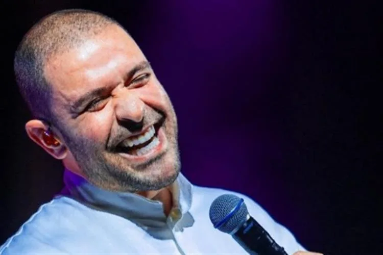 Diogo Nogueira homenageia Paolla Oliveira em show