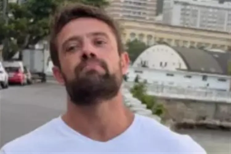Após período internado, Rafael Cardoso participa de gravações e protagoniza beijo no Rio