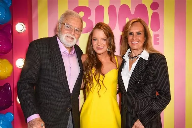 Rafa Justus reúne família e amigas em evento de beleza em São Paulo