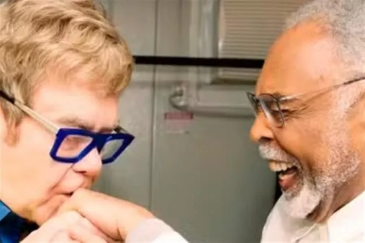 “Você é uma lenda”, diz Elton John a Gilberto Gil