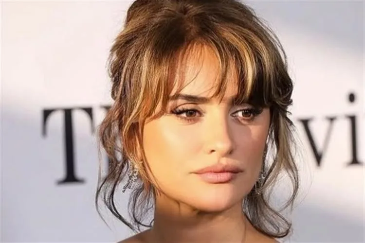 Penélope Cruz é ovacionada em Veneza