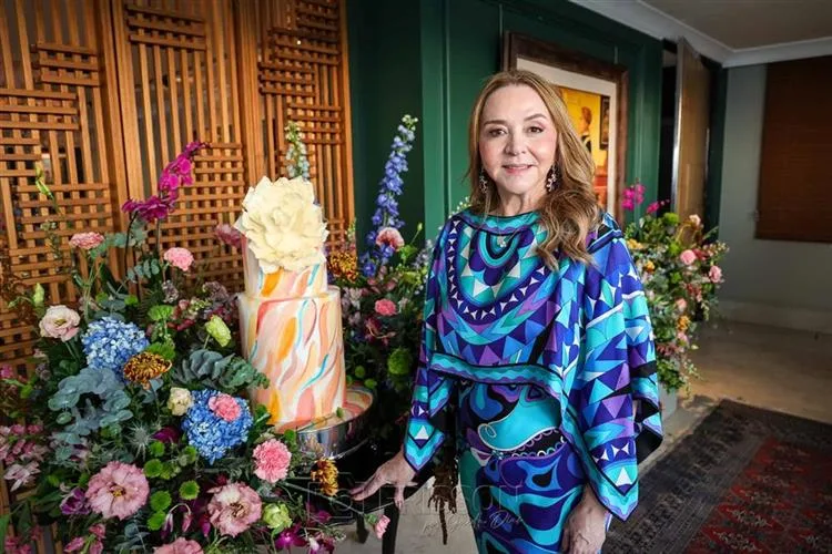 Sandra Fujita brinda a chegada da nova idade em animado sunset