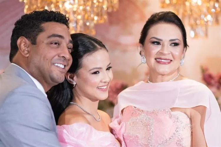Esther celebra 15 anos em festa inspirada na herança afetiva