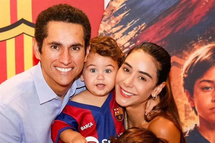 Livia Feitosa e Domingos Neto festejam os oito anos do filho Tomás