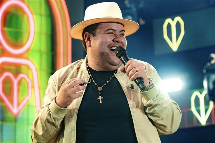 Rey Vaqueiro cancela shows após acidente com avião no RN