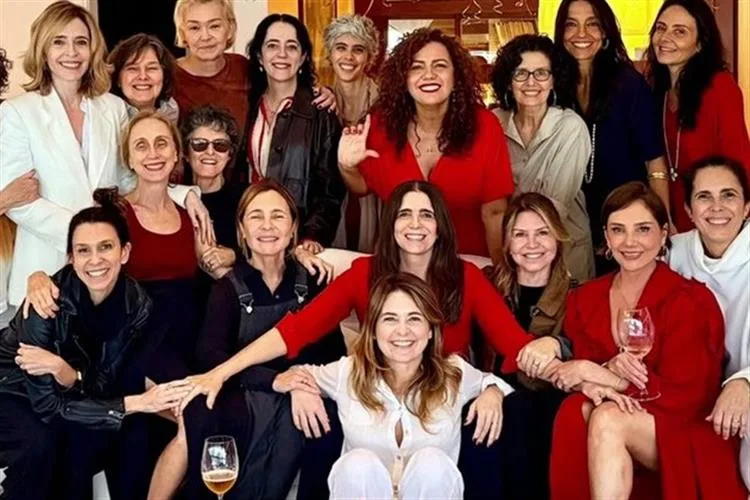Malu Mader brinda os 60 anos com amigas famosas