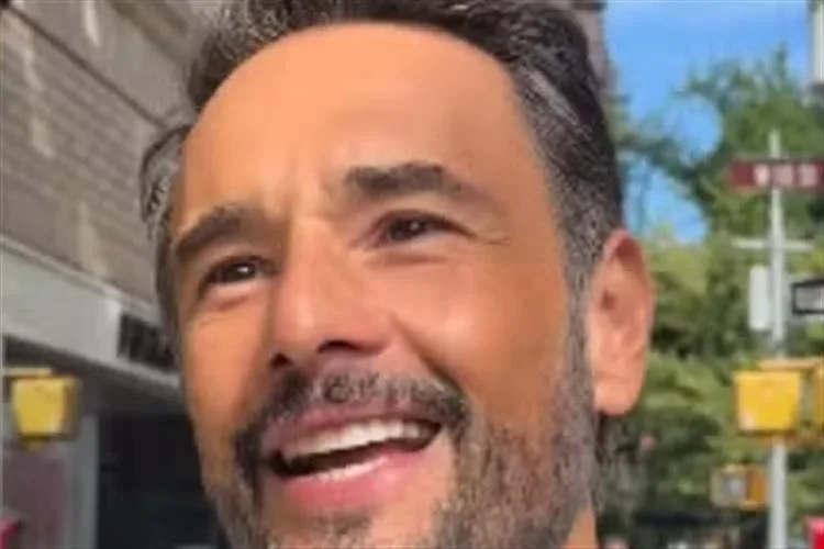Rodrigo Santoro passa por saia justa nos Estados Unidos